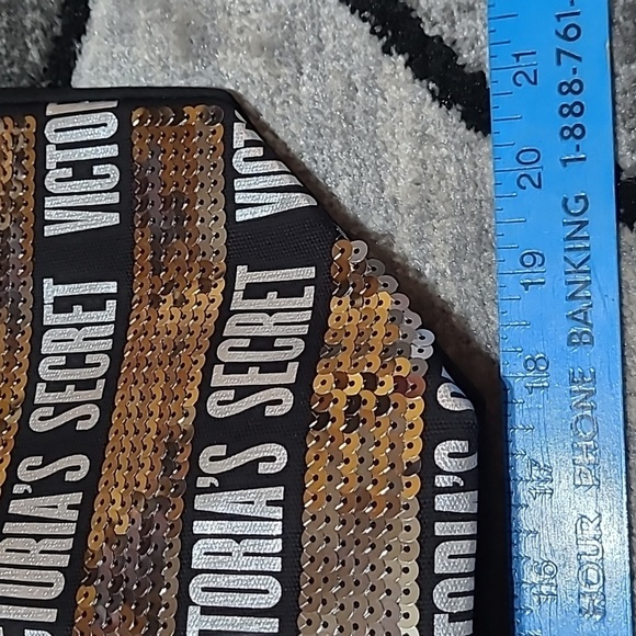 VICTORIA SECRET 2018 SIGNATURE STRIPES SEQUINS LOGO CANVAS TOTE BAG & WRISTLET - Picture 6 of 10